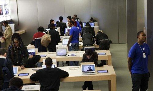 Apple'ın CIO'su Steve Jobs 56 yaşında öldü