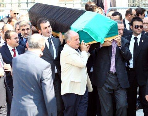 Anne Erdoğan'a Başbakan'dan son görev