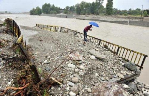Antalya'da yağmur hayatı olumsuz etkiledi