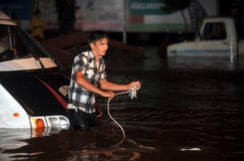 Antalya'da yağmur hayatı olumsuz etkiledi