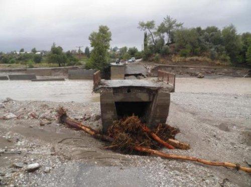 Antalya'da yağmur hayatı olumsuz etkiledi