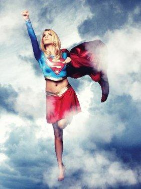 Supergirl Burcu Esmersoy