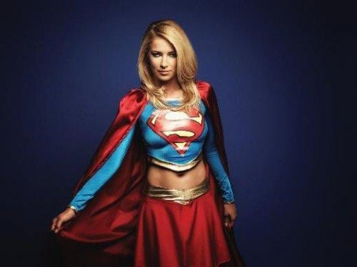 Supergirl Burcu Esmersoy