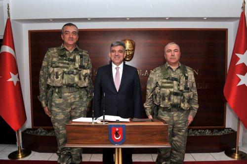 Cumhurbaşkanı Gül Güneydoğu’da askerî birlikleri ziyaret etti - Resim 10