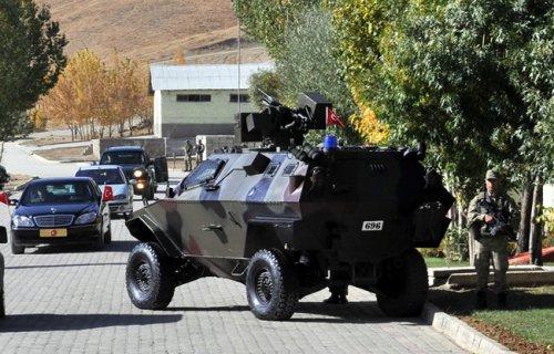 Cumhurbaşkanı Gül Güneydoğu’da askerî birlikleri ziyaret etti - Resim 22