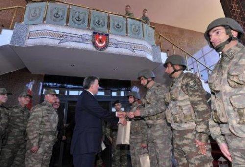Cumhurbaşkanı Gül Güneydoğu’da askerî birlikleri ziyaret etti - Resim 28