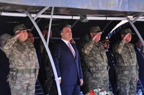Cumhurbaşkanı Gül Güneydoğu’da askerî birlikleri ziyaret etti - Resim 33