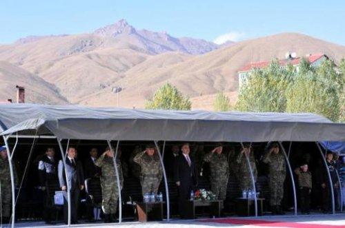 Cumhurbaşkanı Gül Güneydoğu’da askerî birlikleri ziyaret etti - Resim 32