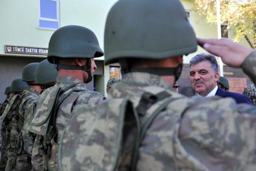 Cumhurbaşkanı Gül Güneydoğu’da askerî birlikleri ziyaret etti - Resim 24