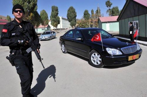 Cumhurbaşkanı Gül Güneydoğu’da askerî birlikleri ziyaret etti - Resim 11