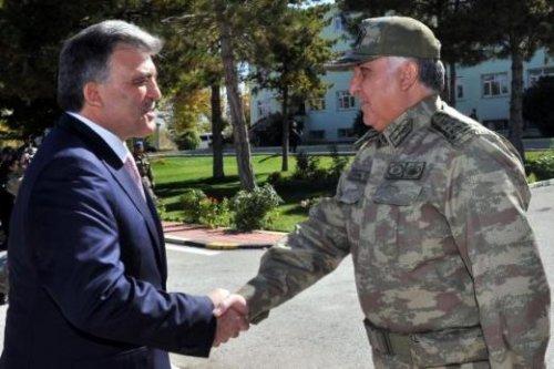 Cumhurbaşkanı Gül Güneydoğu’da askerî birlikleri ziyaret etti - Resim 31