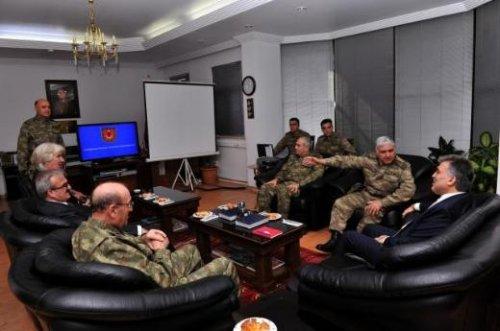 Cumhurbaşkanı Gül Güneydoğu’da askerî birlikleri ziyaret etti - Resim 26