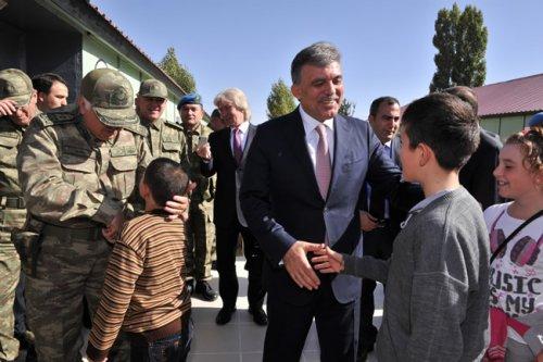 Cumhurbaşkanı Gül Güneydoğu’da askerî birlikleri ziyaret etti - Resim 20