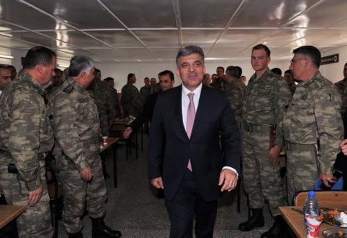 Cumhurbaşkanı Gül Güneydoğu’da askerî birlikleri ziyaret etti - Resim 19