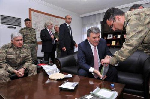 Cumhurbaşkanı Gül Güneydoğu’da askerî birlikleri ziyaret etti - Resim 48