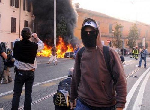 Küresel Eylem Günü Batsın bu dünya afişi