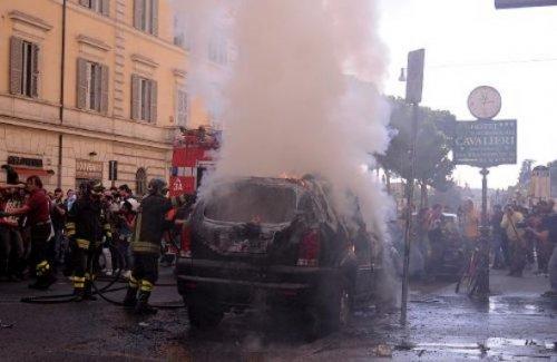 Küresel Eylem Günü Batsın bu dünya afişi