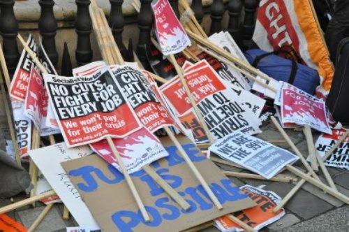 Küresel Eylem Günü Batsın bu dünya afişi