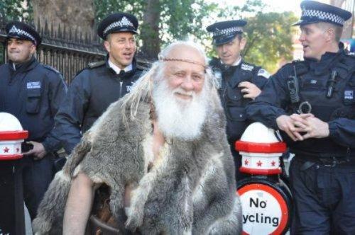 Küresel Eylem Günü Batsın bu dünya afişi