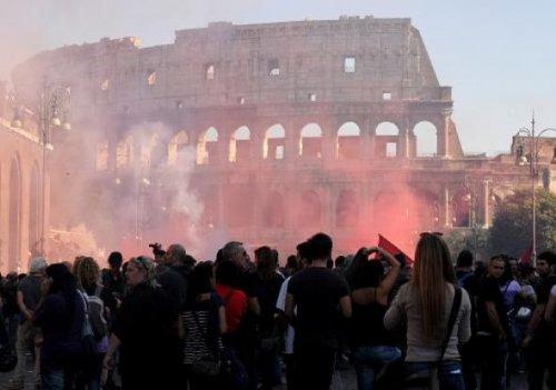 Küresel Eylem Günü Batsın bu dünya afişi
