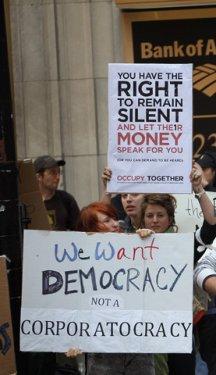 Dünya kapitalizmi protesto etti