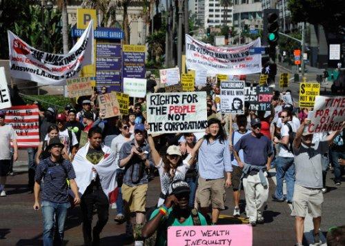 Dünya kapitalizmi protesto etti