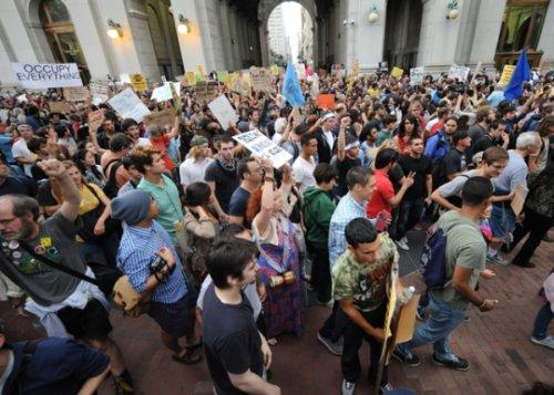Dünya kapitalizmi protesto etti