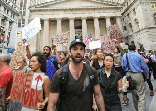 Dünya kapitalizmi protesto etti
