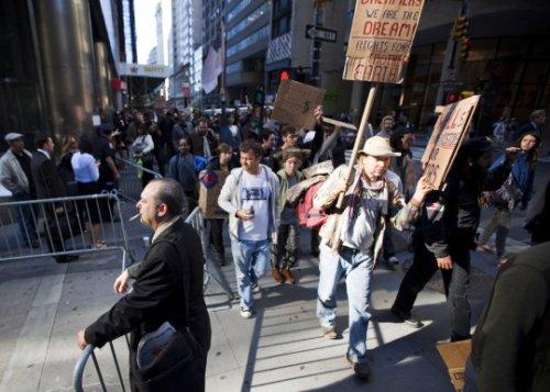 Dünya kapitalizmi protesto etti