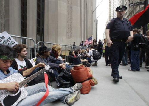 Dünya kapitalizmi protesto etti