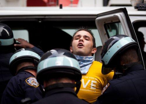 Dünya kapitalizmi protesto etti