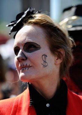 Dünya kapitalizmi protesto etti