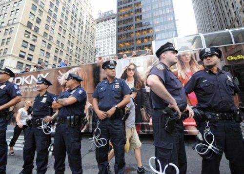 Dünya kapitalizmi protesto etti