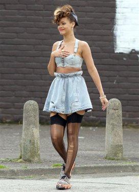 Rihanna'nın klibi yine olay oldu  - Resim 11