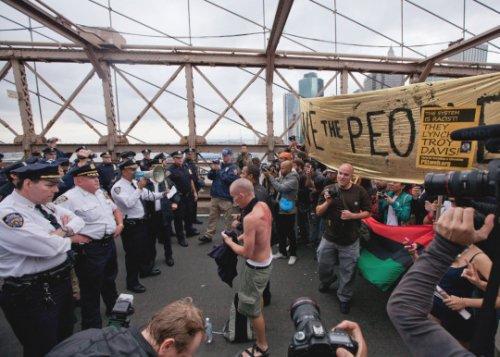 Dünya kapitalizmi protesto etti