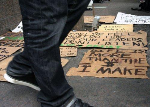 Dünya kapitalizmi protesto etti