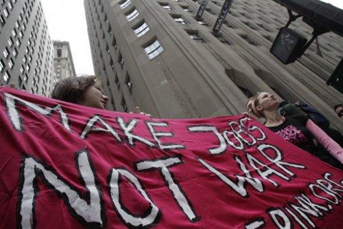 Dünya kapitalizmi protesto etti