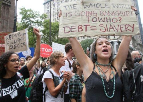 Dünya kapitalizmi protesto etti