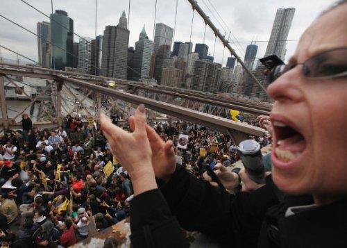 Dünya kapitalizmi protesto etti