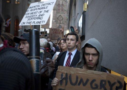 Dünya kapitalizmi protesto etti