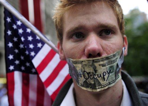 Dünya kapitalizmi protesto etti