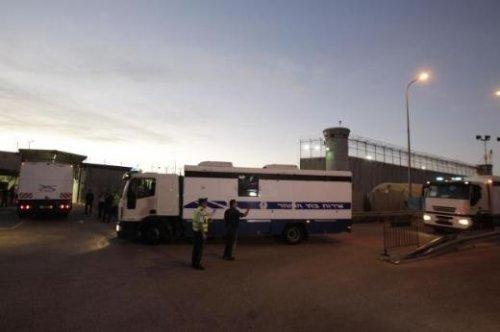 Filistinli tutuklular Refah Kapısı'na böyle geldi