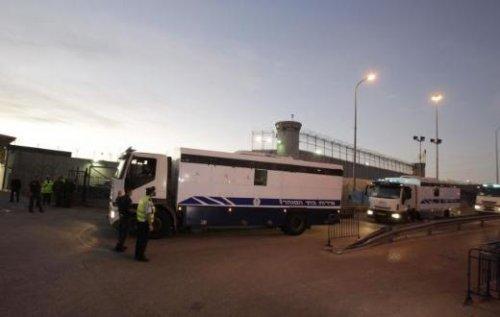 Filistinli tutuklular Refah Kapısı'na böyle geldi