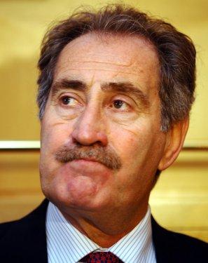 Bakan Günay şehitlere ağladı