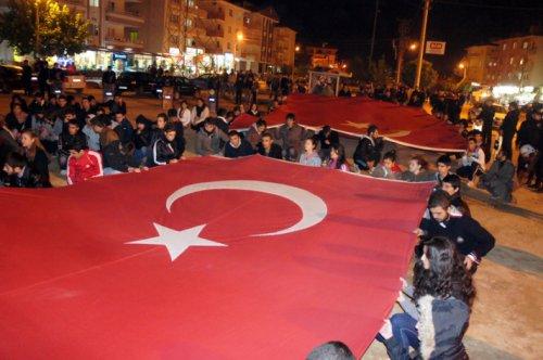 Türkiye 24 şehidi için sokaklara döküldü