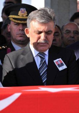 Devletin zirvesi Şehit cenazesinde  - Resim 2