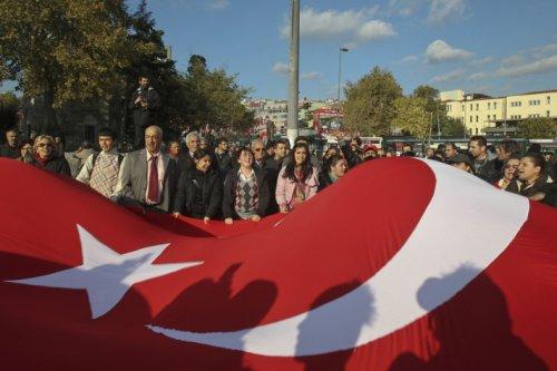 Türkiye 24 şehidi için sokaklara döküldü