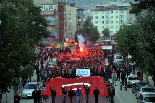 Türkiye 24 şehidi için sokaklara döküldü