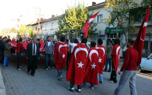 Türkiye 24 şehidi için sokaklara döküldü