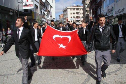 Türkiye 24 şehidi için sokaklara döküldü